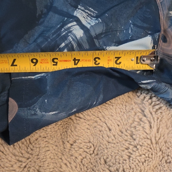 Fabletics Gym Shorts 7" Inseam - Picture 3 of 3